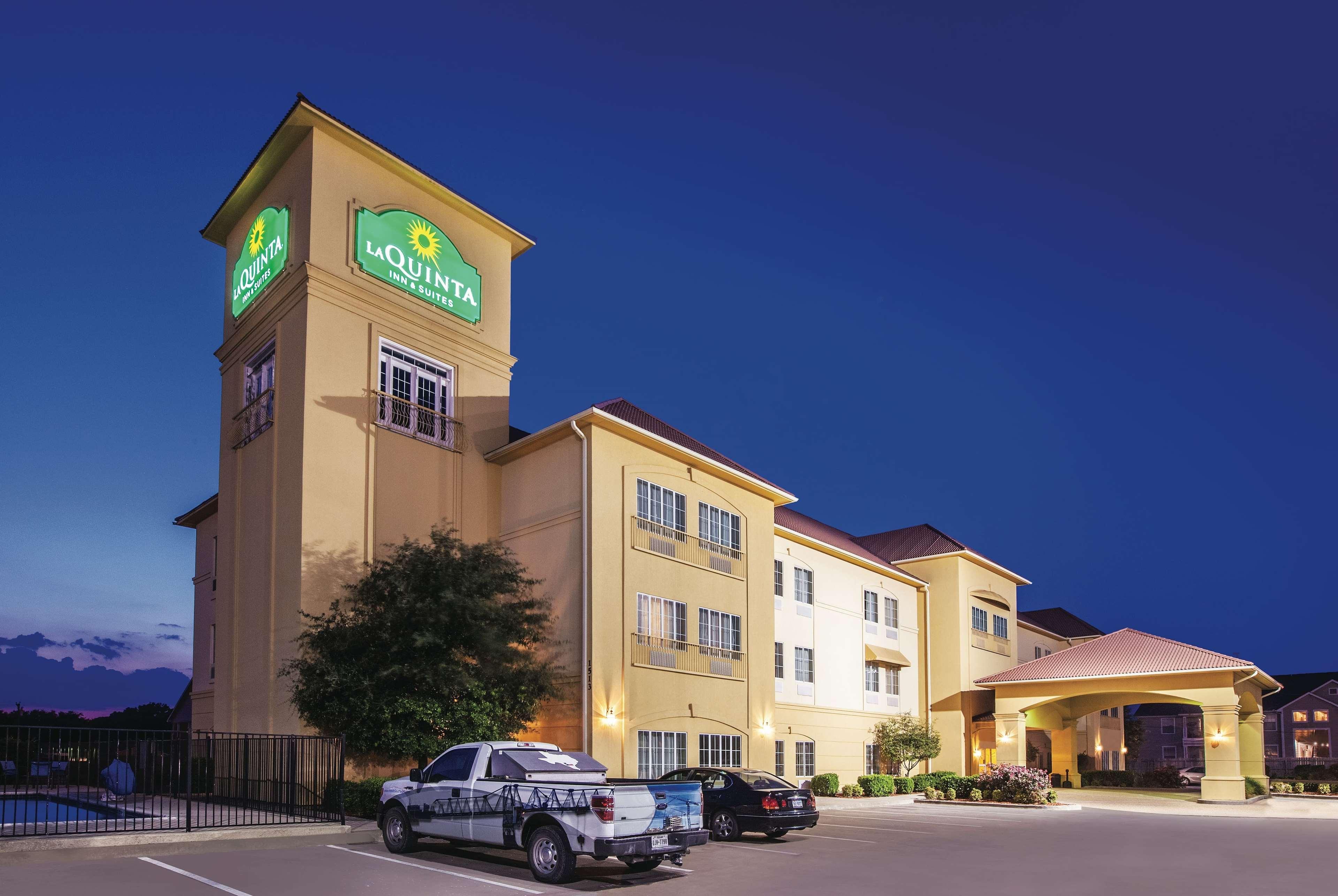 La Quinta By Wyndham Hillsboro Hotel Exterior foto